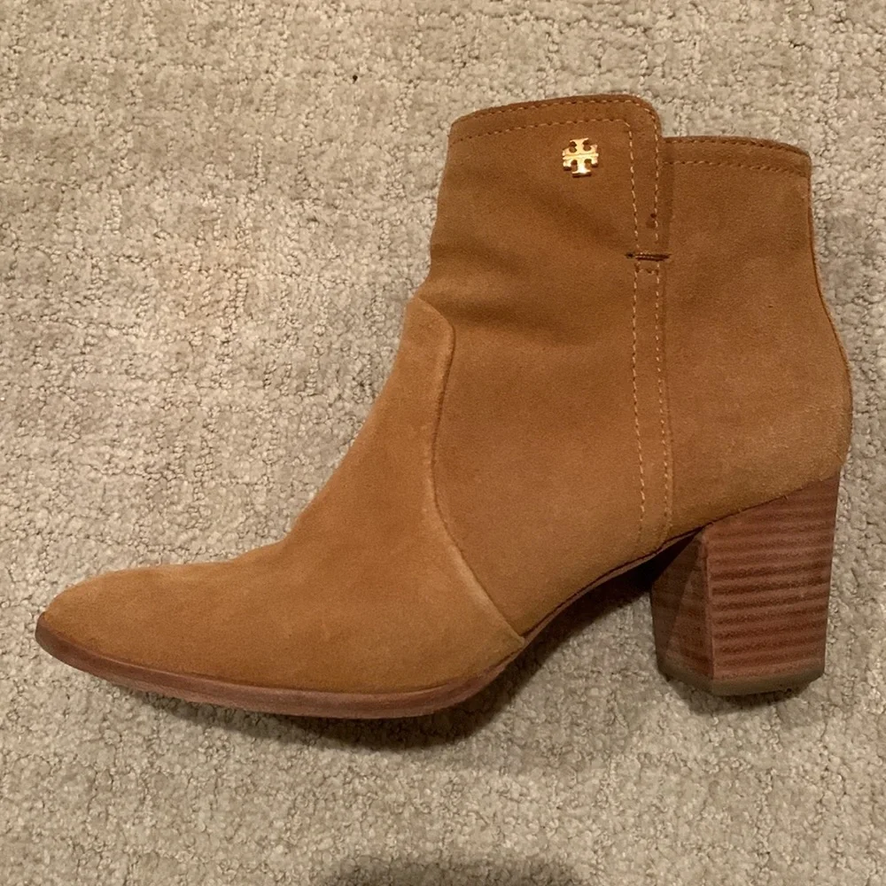 Tory Burch suede ankle boot. - Picture 3 of 16
